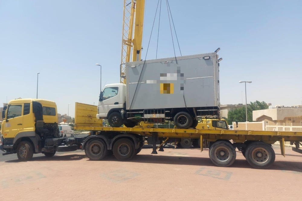KM lifts abandoned vehicles, issues violations in Mubarak Al-Kabeer clean-up drive