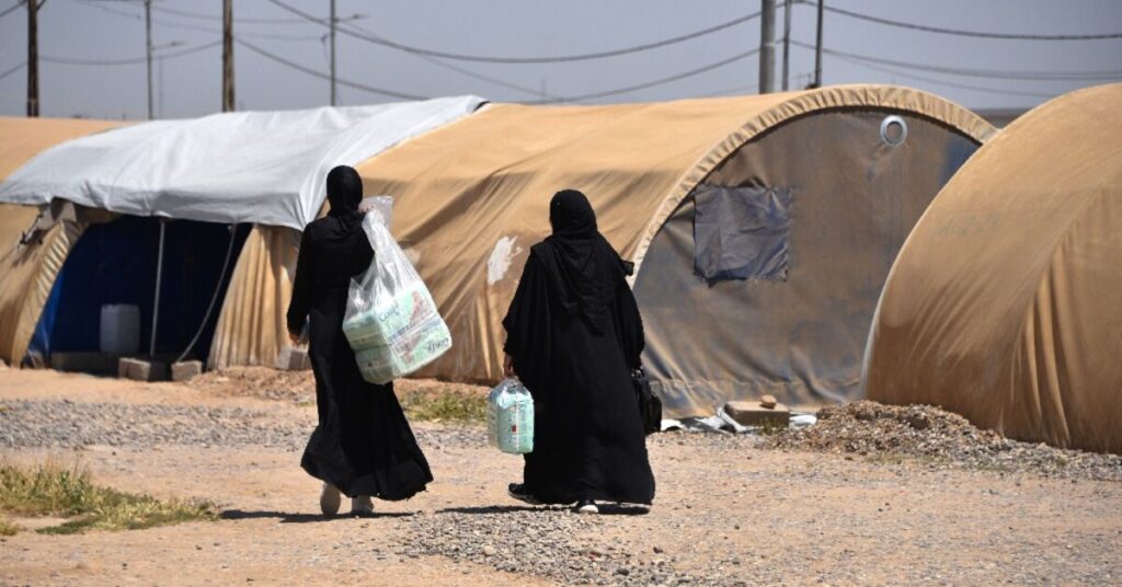 Iraqis face difficult return from Syria camp for IS families