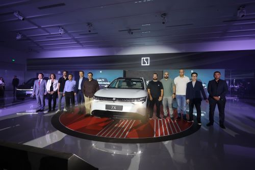 Zeekr UAE and AW Rostamani Group Introduce Zeekr 7X to the Middle East with Landmark First Deliveries