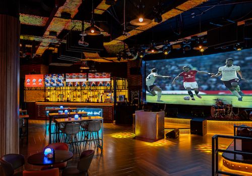 Celebrity Commentator Peter Redding Brings Live Match Commentary for Liverpool vs Manchester United EPL Match on 19th October at Tiger Bar Stock Exchange