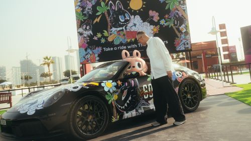 Kasing Lung presents limited art collectible at Icons of Porsche 2025